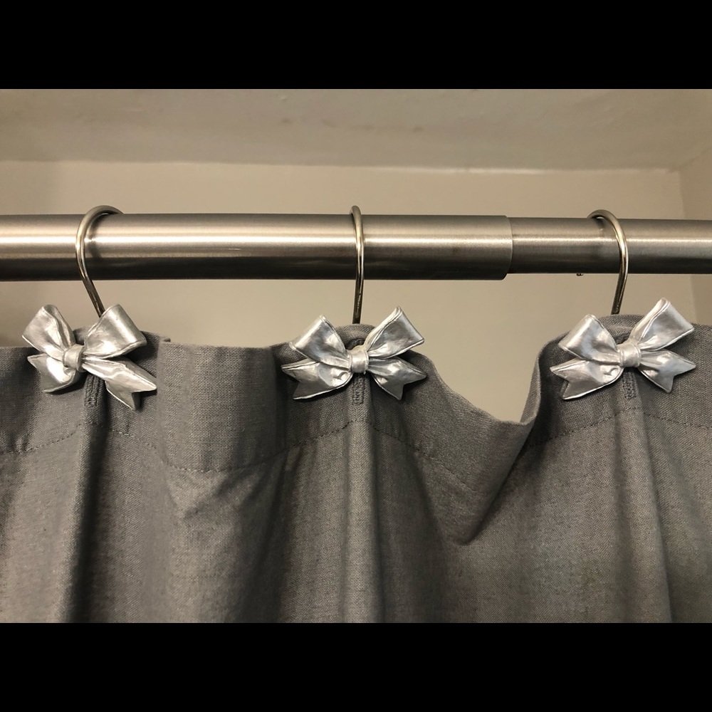 🎀 Super cute silver bow with knot decorative shower curtain hooks 🛁